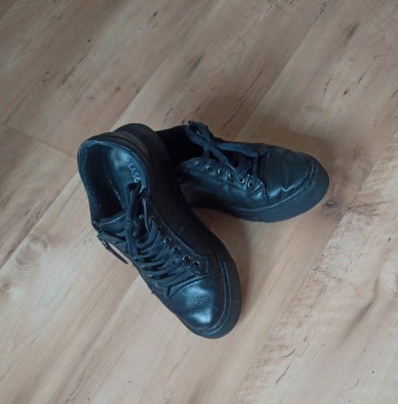 Damskie czarne buty na zamek