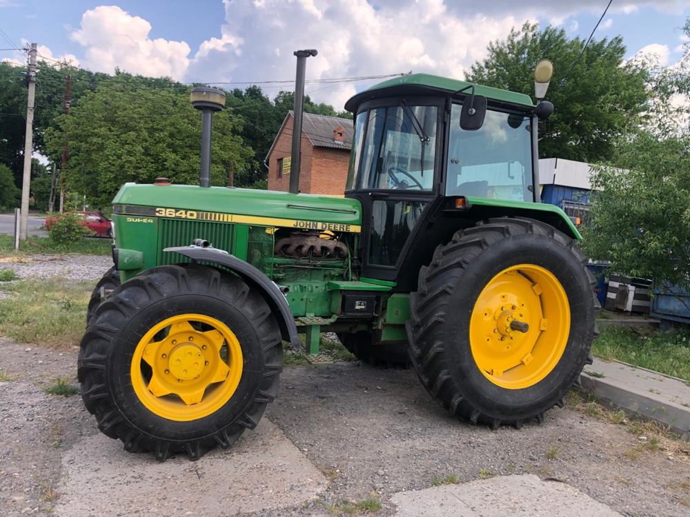 Трактор John Deere 3640