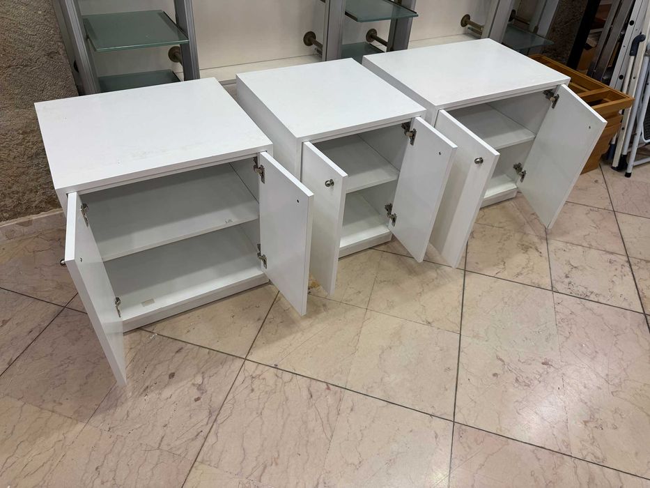 Móveis de Loja (de chão, com prateleira)