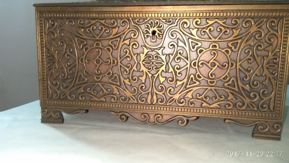 Ларец антикварный с ключом