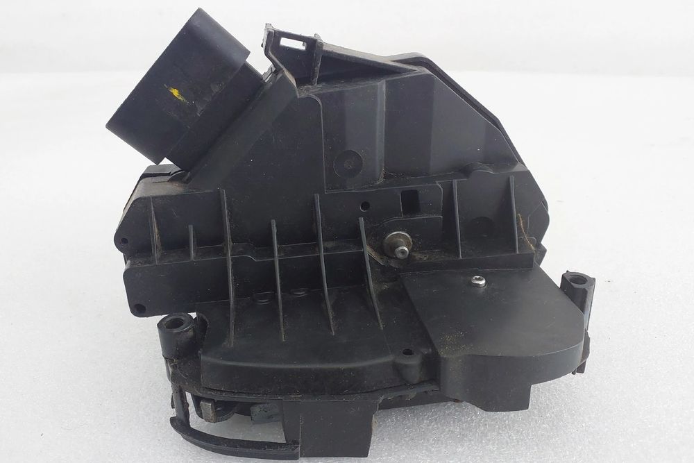 Fechadura / fecho porta frente esquerdo FORD Fiesta VI (CB1, CCN)