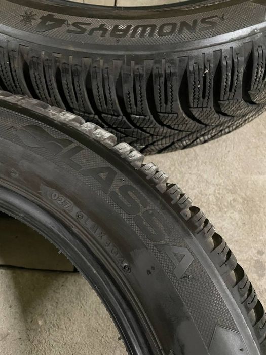 Зимова резина 215/55 R17 в чудовому стані