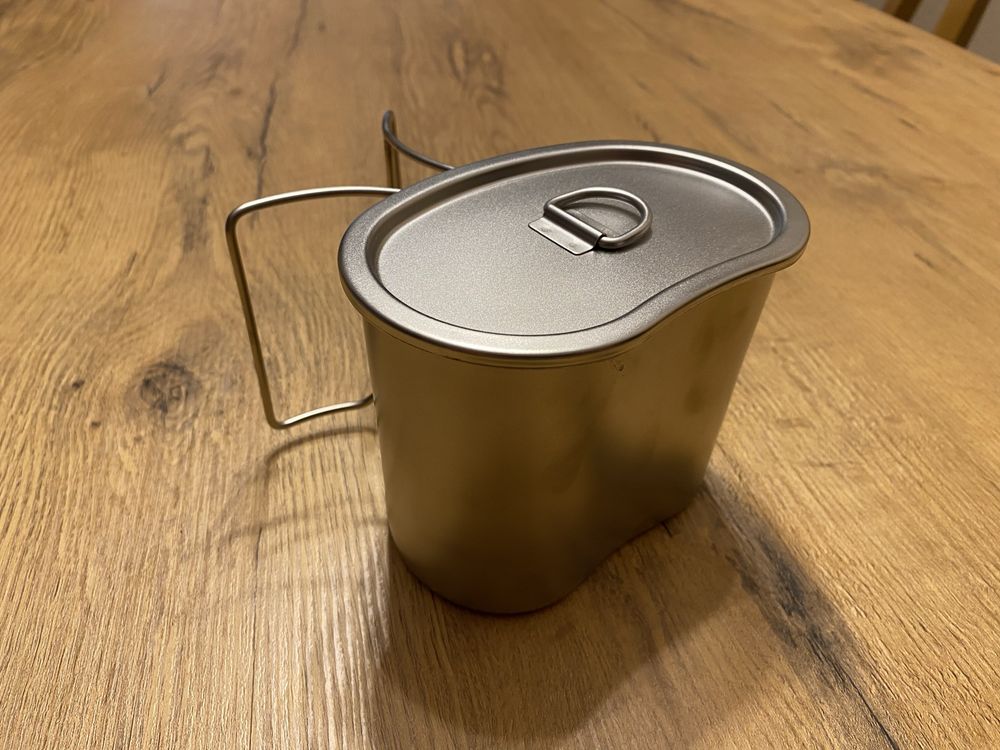 Kubek stalowy MFH US Army Canteen ze składanym uchwytem 0,5 l