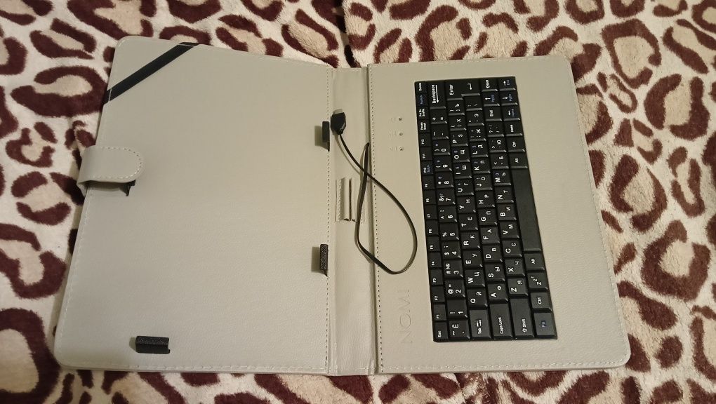 Чехол-клавиатура для планшета (10 дюймов)