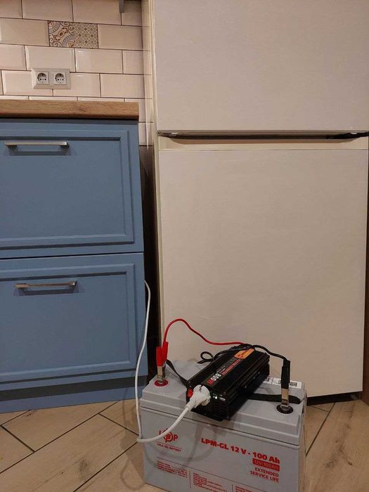 Перетворювач Інвертор PowerOne 800W із зарядкою UPS 12V220V ИБП ДБЖ