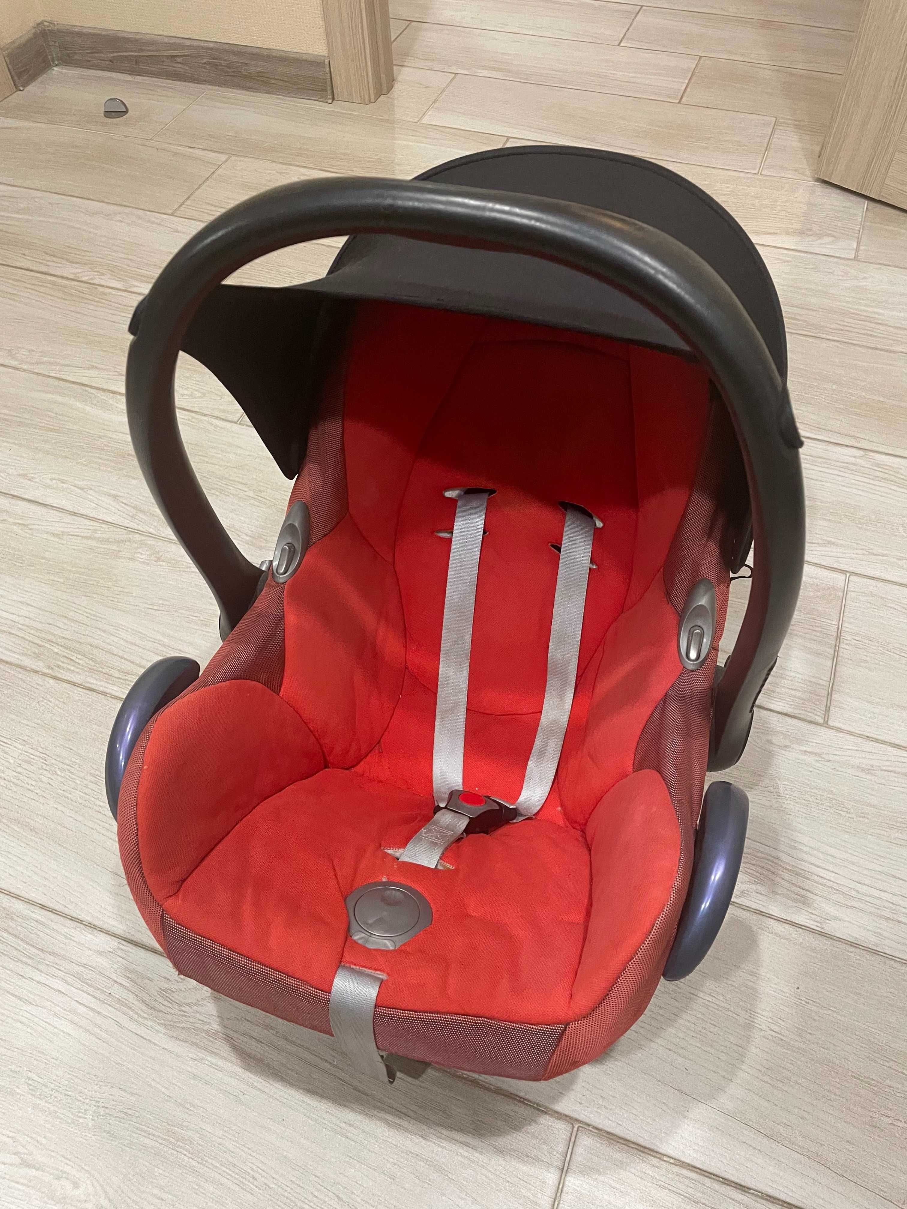 Автокрісло люлька Maxi Cosi Cabriofix 0-12 міс. з базою Familyfix