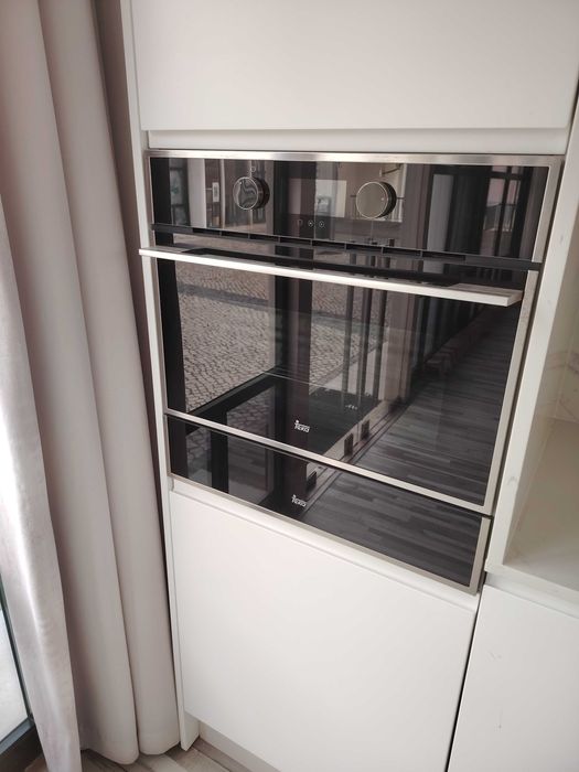Cozinha branco lacado e bancada calacatta