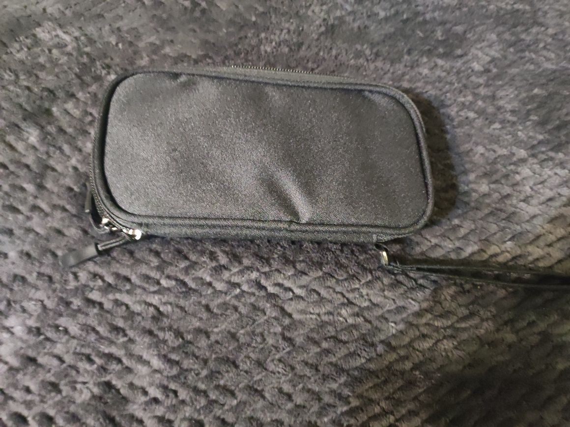 Organizer. Nowa mini torba na kable i na elektronike z dwoma przegród