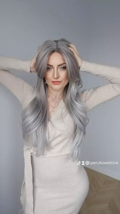 Peruka LACE FRONT srebrna z refleksami włosy jak naturalne