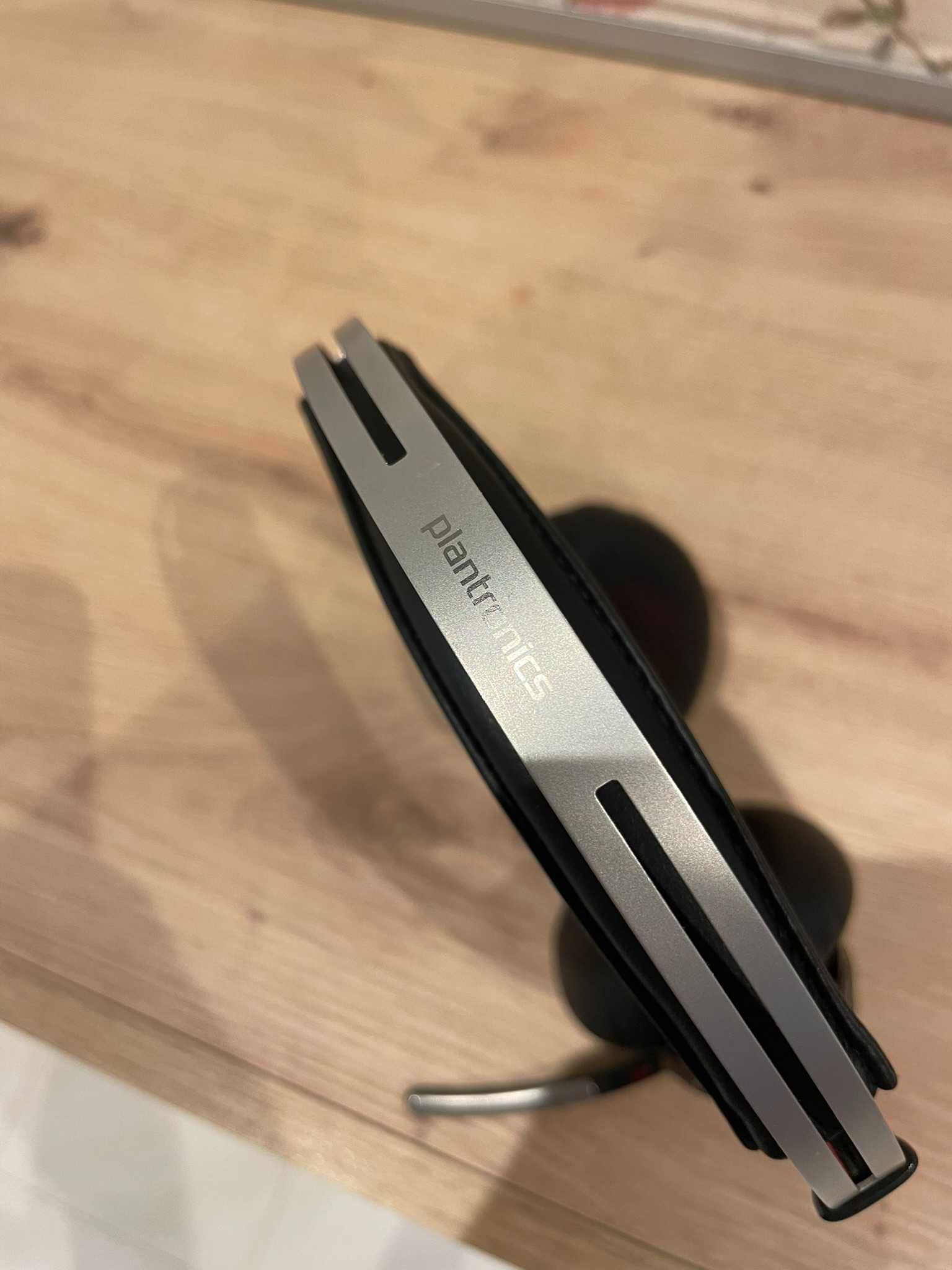 Auscultadores Plantronics Bluetooth com cancelamento de ruído