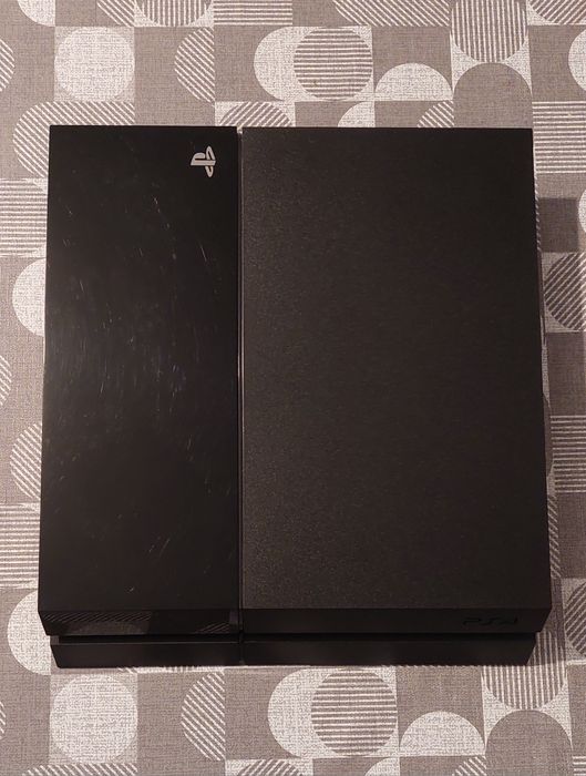 Sony PlayStation 4 Slim 500GB+Comando Nacon+4 jogos com caixa original