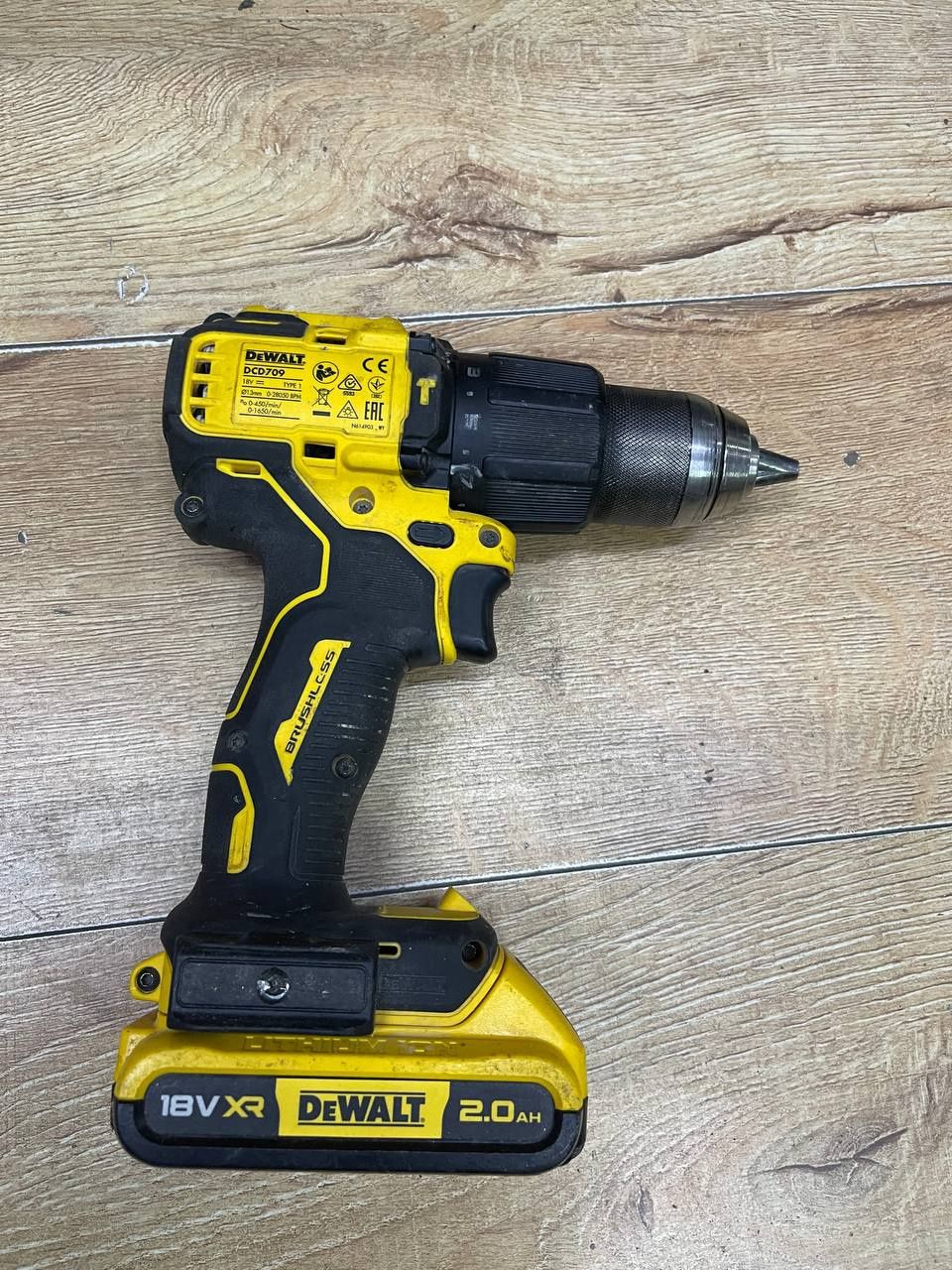 Аккумуляторная дрель-шуруповерт DeWalt DCD709L2T