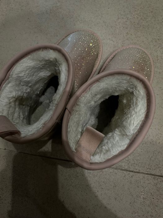 Угги на девочку. Стелька 20,5 ( 36 размер)