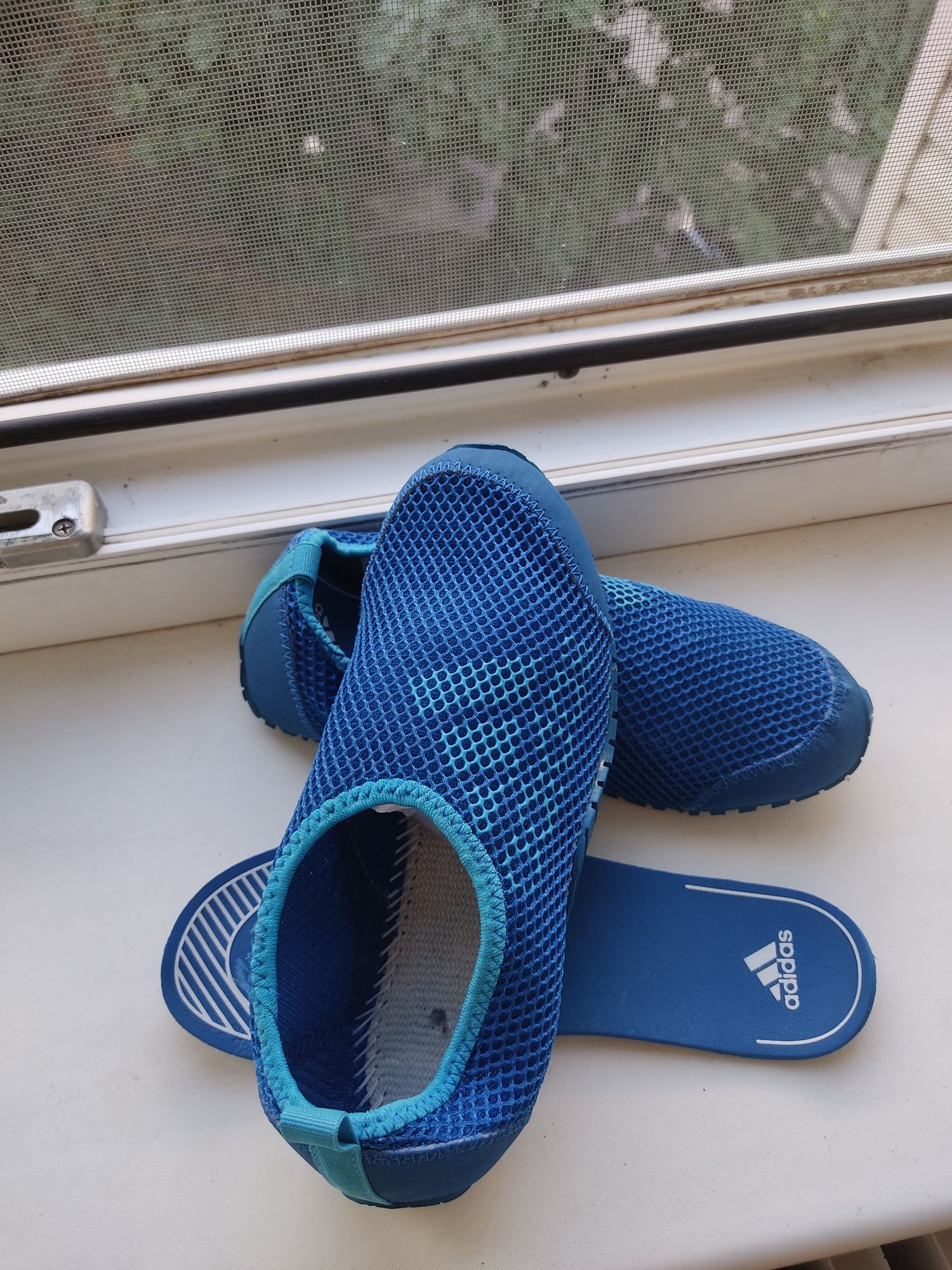 Продам детские коралловые тапочки для плавания Adidas , р. 33