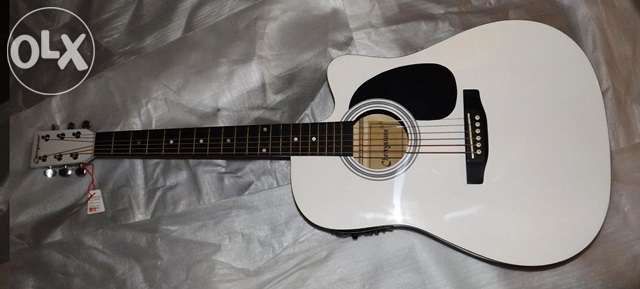 Guitarra western cutaway eletrificada