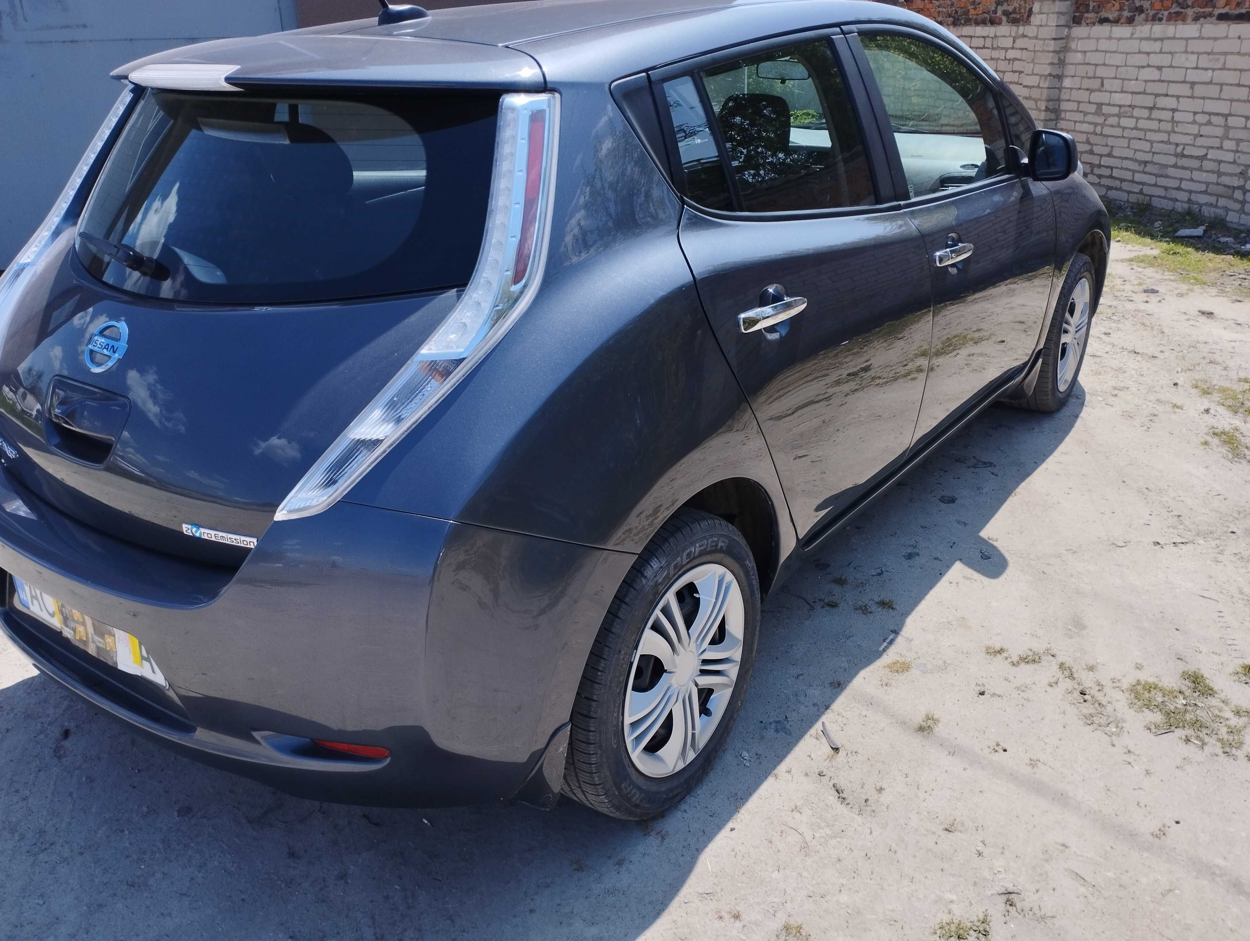 NISSAN LEAF легковий електромобіль