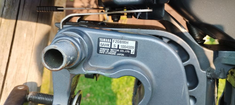 Yamaha F20 silnik zaburtowy Ponton ratiwniczy DSB 380