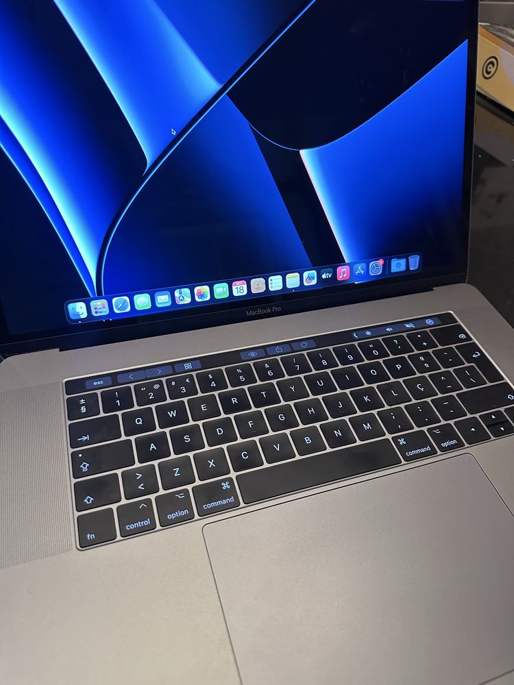 MacBook Pro 15” Touch Bar i7