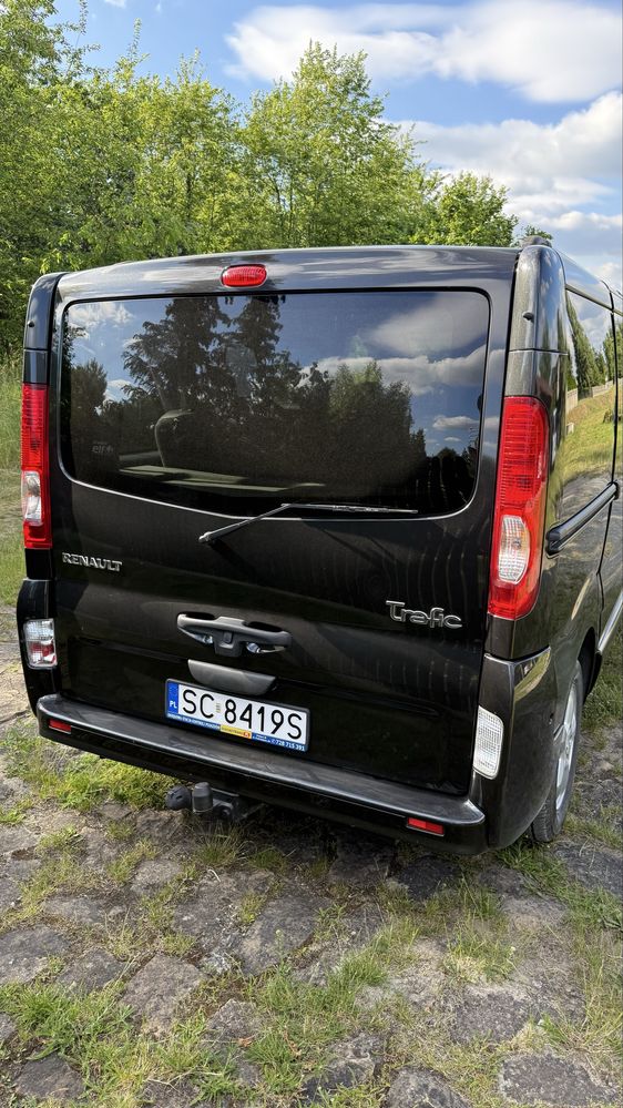 Renault Trafic Black Edition 2010 2.0 dCi 115KM 7-osobowy
