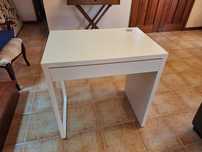 Mesa IKEA modelo MICKE