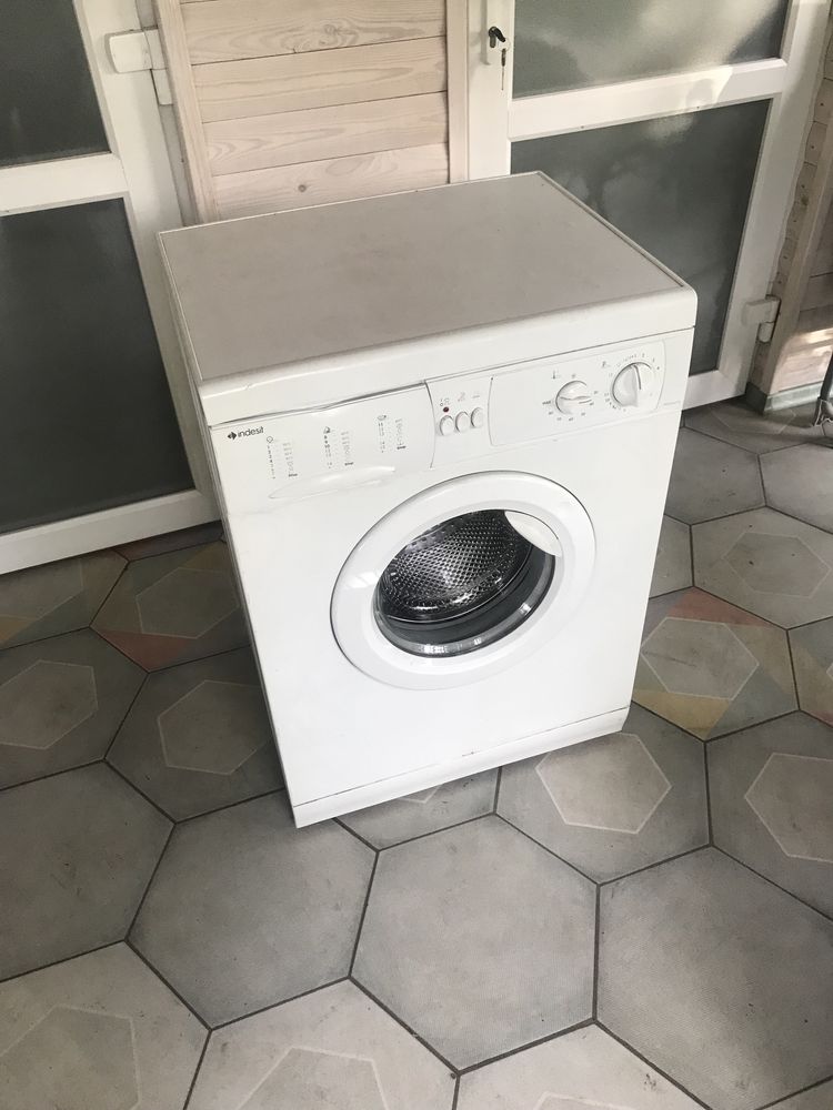 Продам стиральную машинку Indesit
