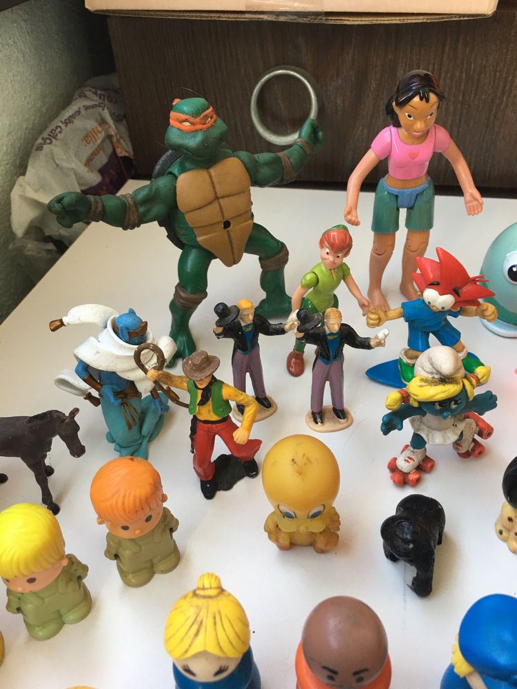 Bonecos / figuras antigos