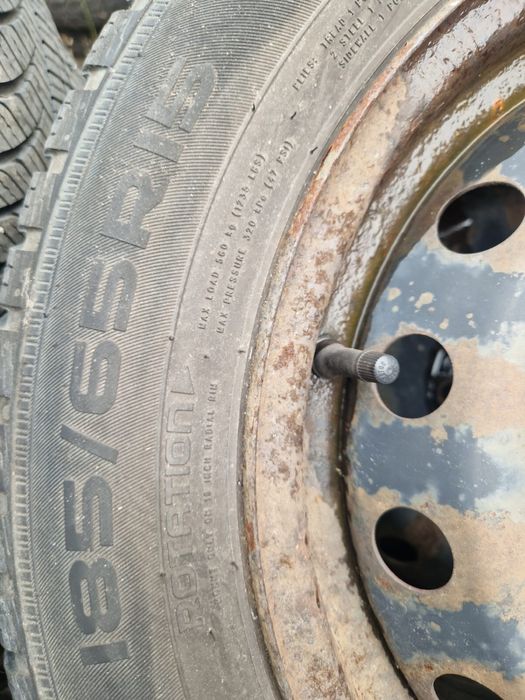 Opony zimowe Nokian 15 rozmiar 185/65