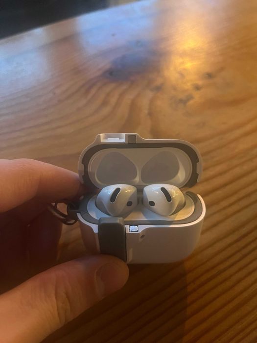 Наушники AirPods 4
