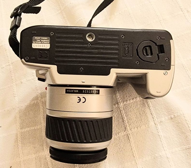 Lustrzanka analogowa, aparat Minolta Dynax 40, testowana z filmem