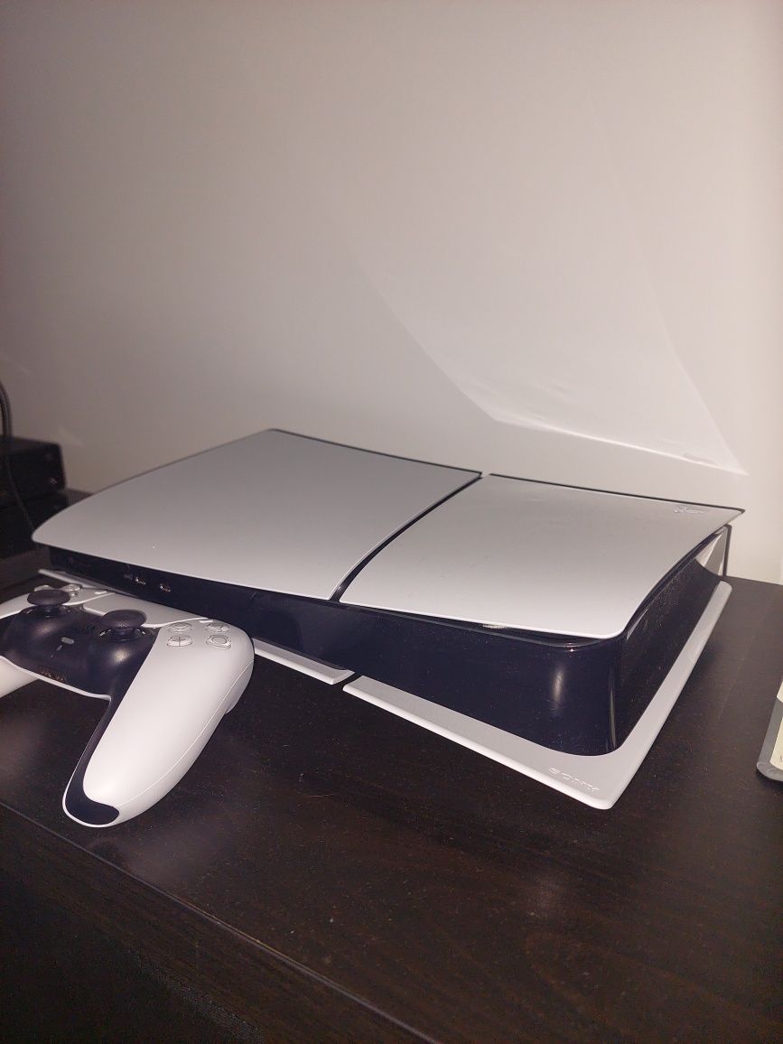 Playstation 5 Slim comprada este mês de agosto de 2025
