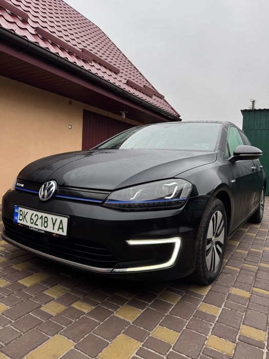 Продам Volkswagen e-Golf 2015
