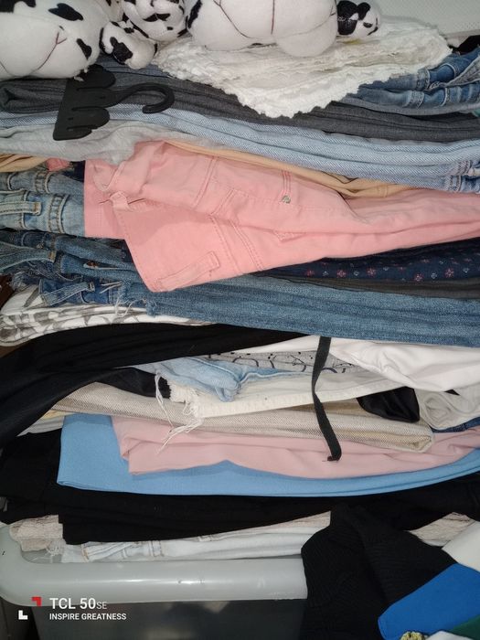 Vendo roupa usada em muito bom estado ( calçado e malas )