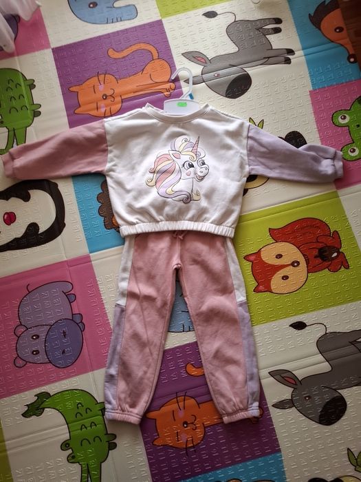 Комплект на дівчинку розмір 98