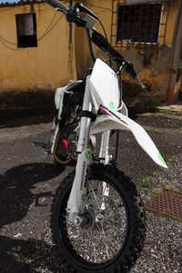 YCF 125 Pit Bike