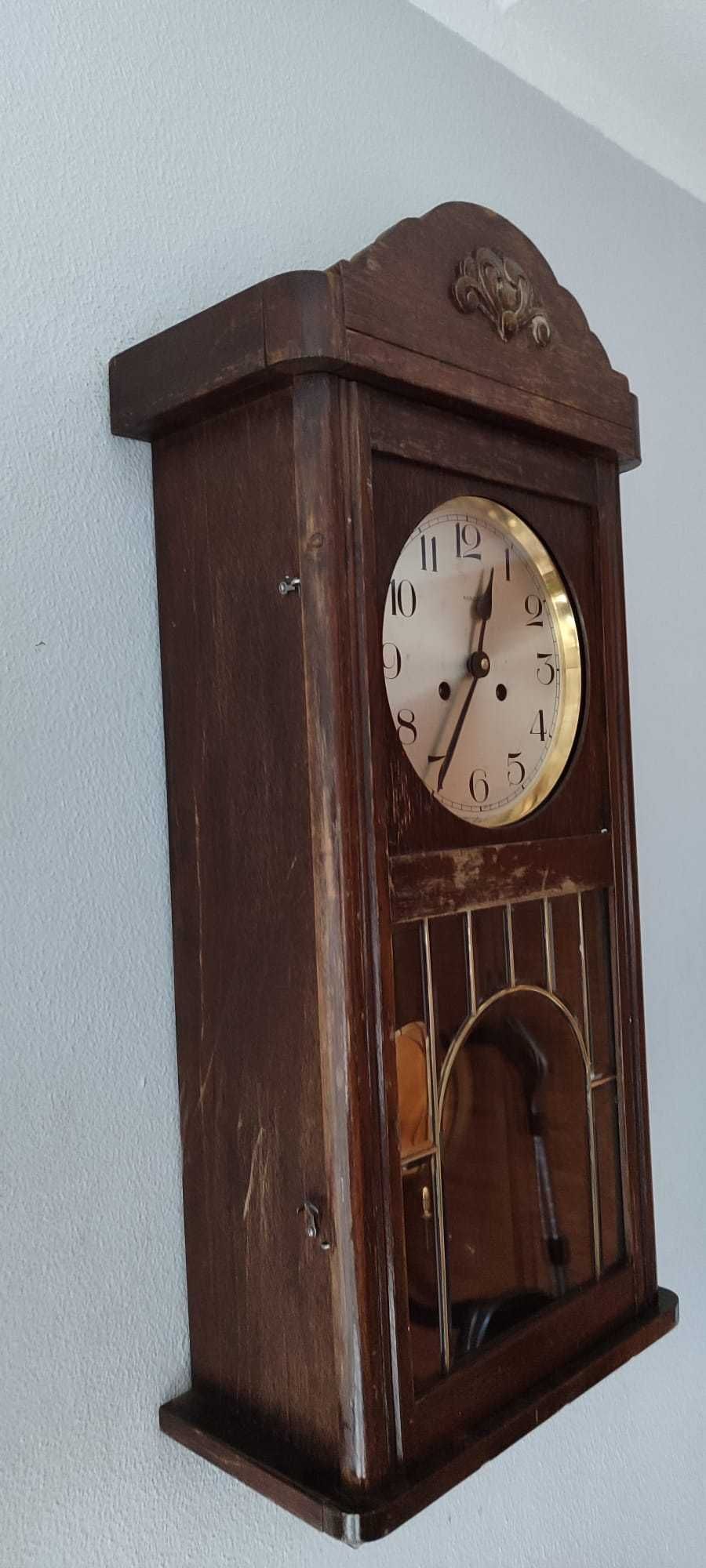 393 Zegar wiszący mechaniczny - antyk