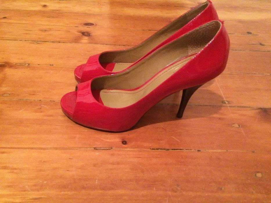 Sapatos encarnados/vermelhos de verniz da Zilian