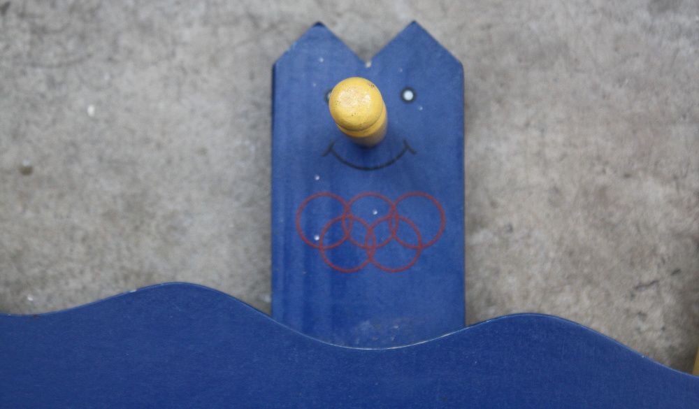 O bengaleiro mágico em madeira para crianças, novo