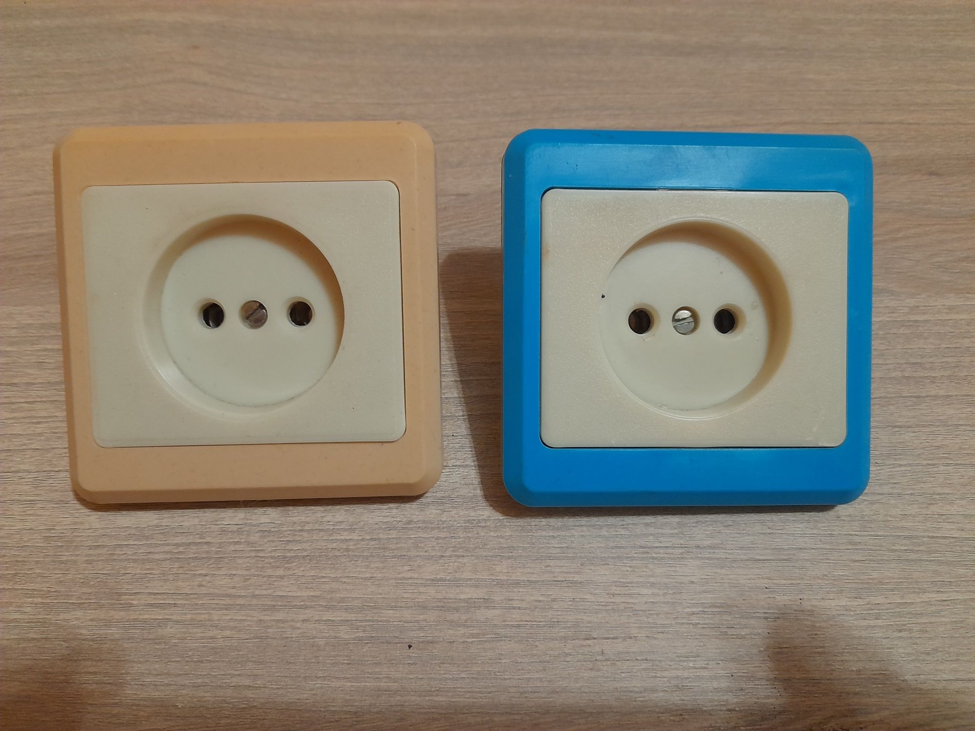 Gniazdka,kontakty z PRL