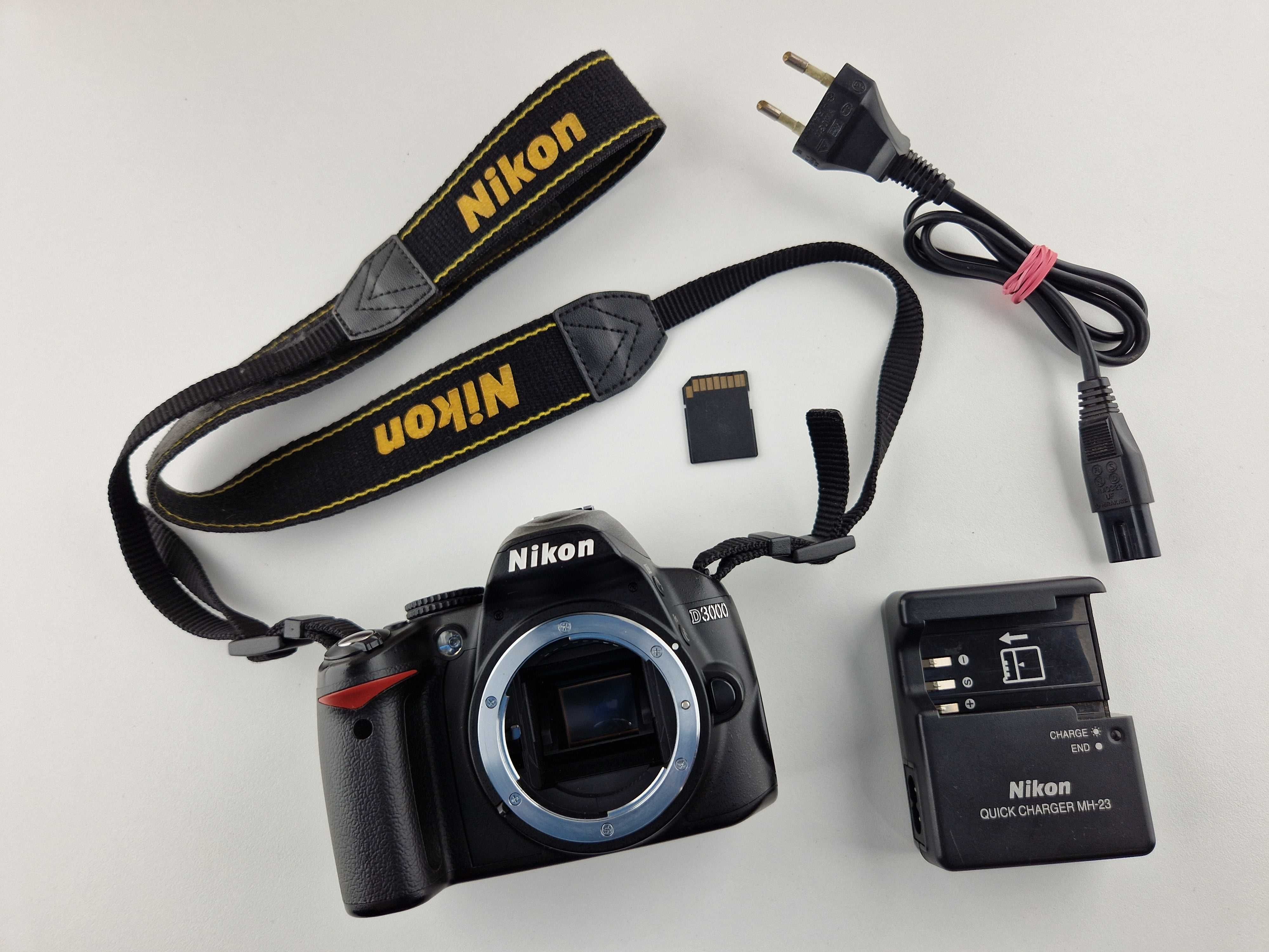 .Aparat Nikon D3000 body + karta 8GB - 11.612 zdjęć - jak nowy!