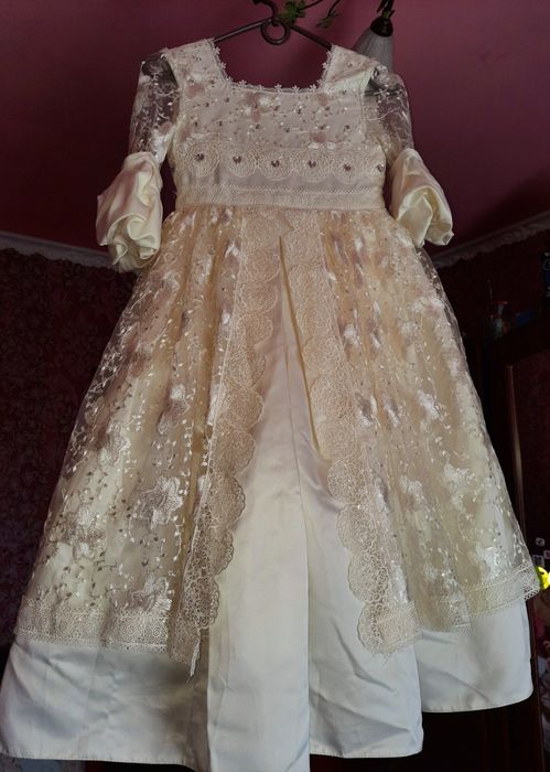 Продам гарну святкову сукню