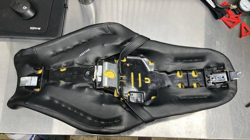 Сидіння Harley Devidson Sportster