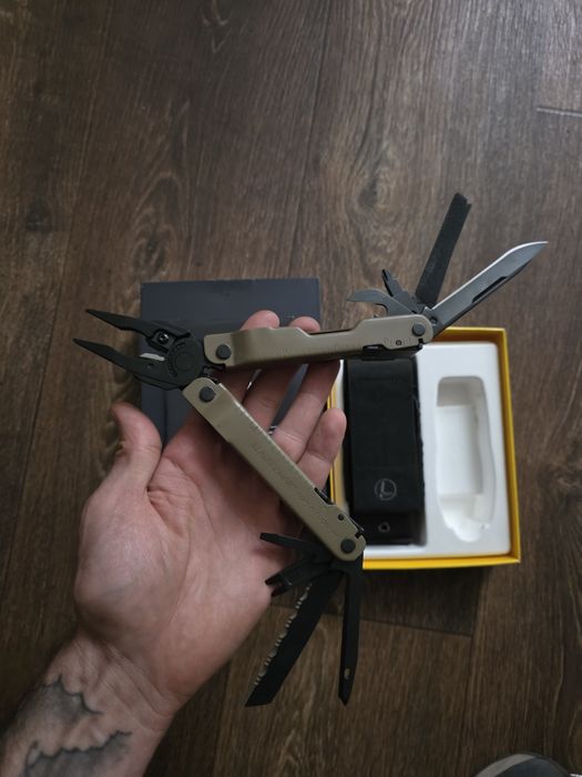 Мультитул LEATHERMAN Super Tool 300M Black/Coyote