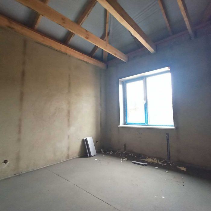 Продаж  будинку 105 кв. м з опаленням і ділянкою на 5 соток