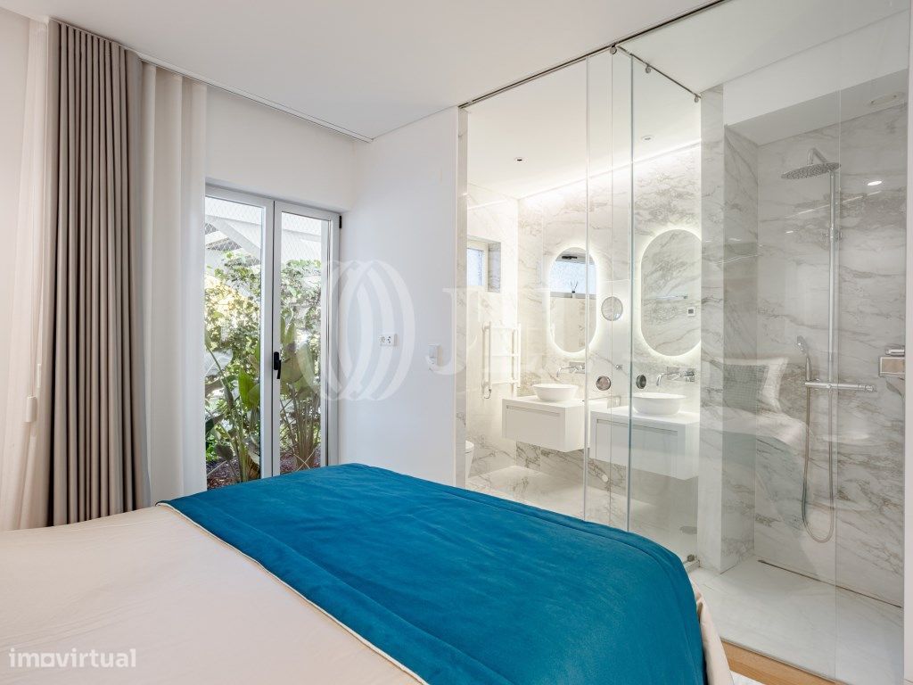 Apartamento T2 com garagem no LAKE 24, em Vilamoura, Algarve
