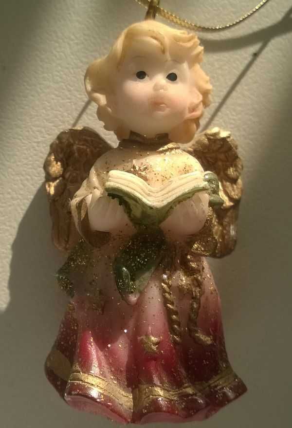 Figurki Figurka Aniołek z książką do zawieszenia na choinkę 6cm