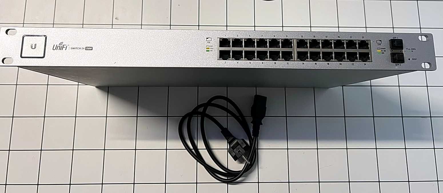 Комутатор Umbiquiti UniFi Switch US-24 POE 250W, 2xSFP, 24xGLAN Б/У