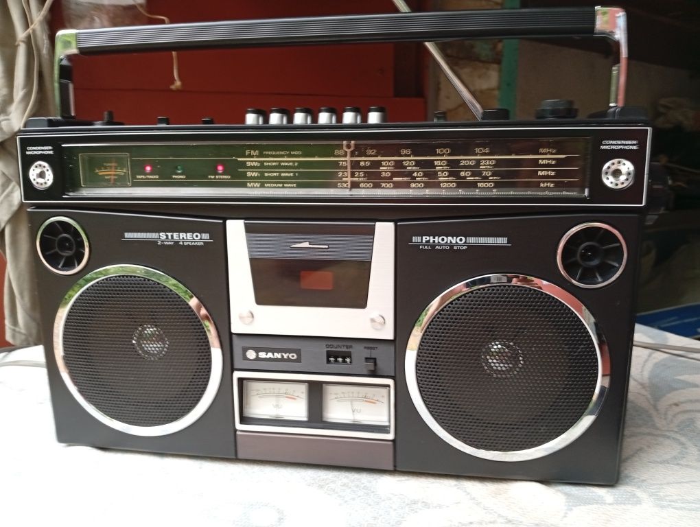 Магнитофон Sanyo M4500KE.