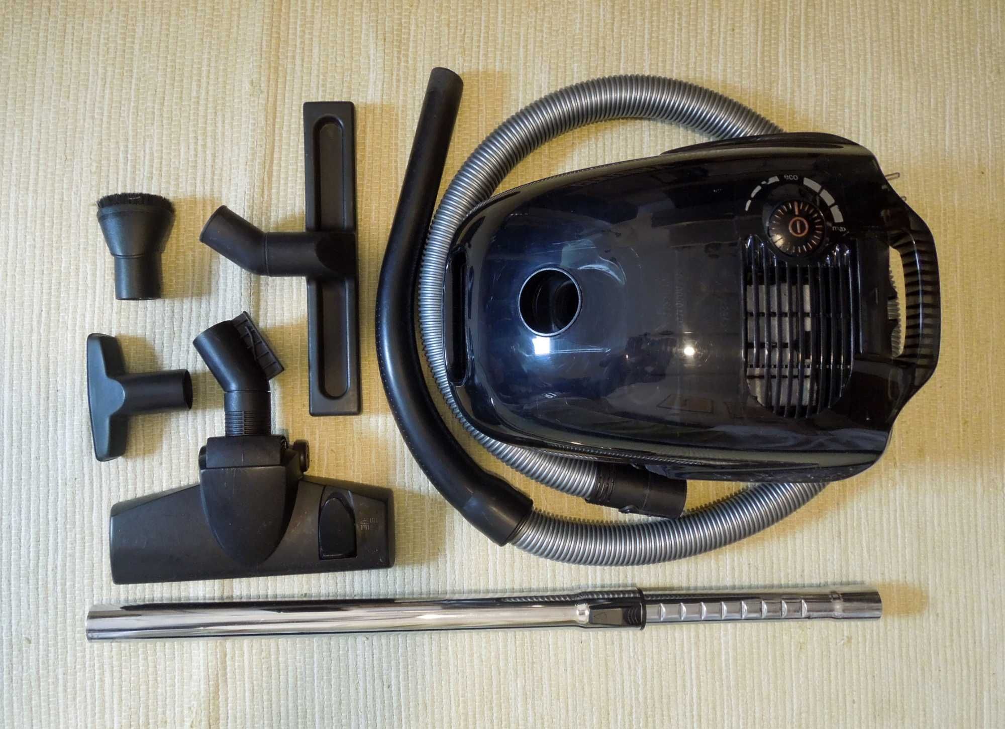 Aspirador Bosch Bag-Bagless 2000W - sem saco, com reservatório.
