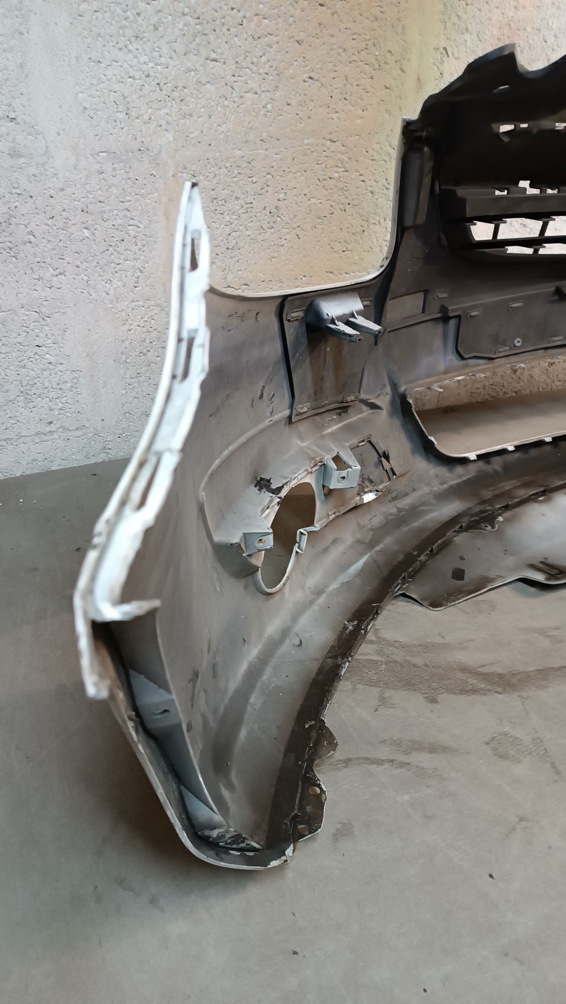 Vendo parachoque de frente Opel Corsa D ano 2005/10