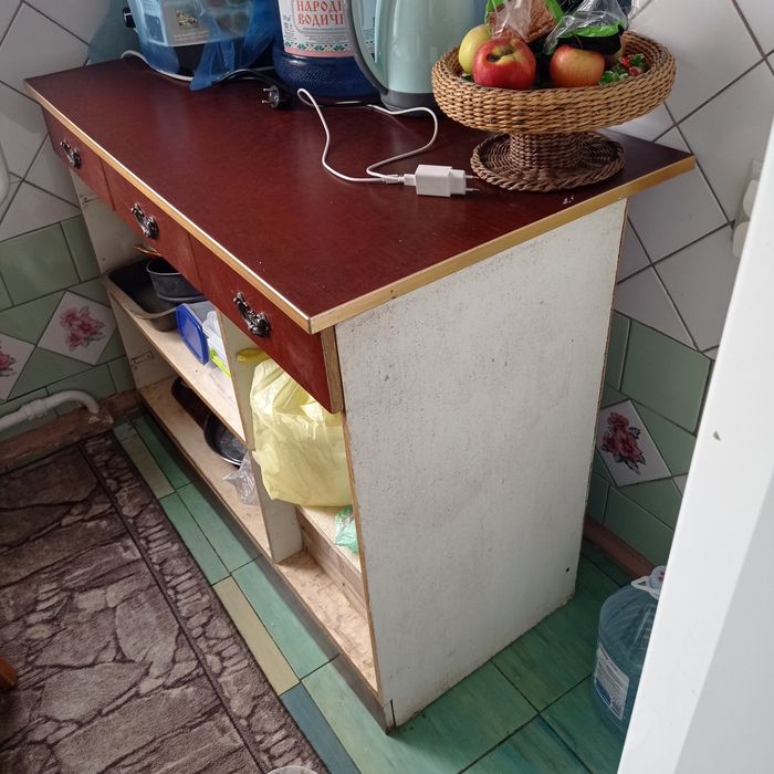 Тумба кухонная трехстворчатая б/у
